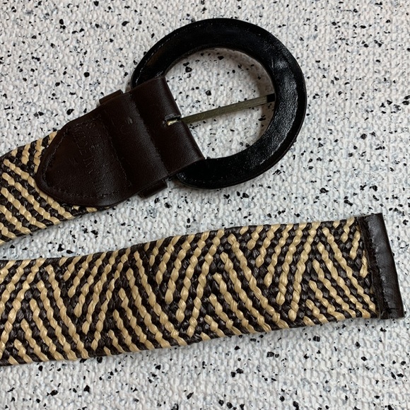Elastic Two-tone Raffia Belt Brown and Cream with Leather Circle Buckle - Picture 2 of 2